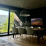 Strome Zbocze Na Turystycznej Apartment