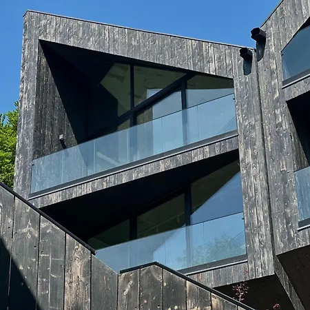 Strome Zbocze Na Turystycznej * 슈차이르크