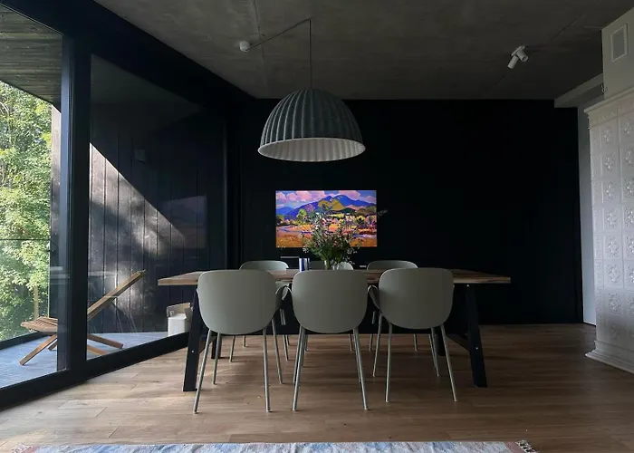 Strome Zbocze Na Turystycznej